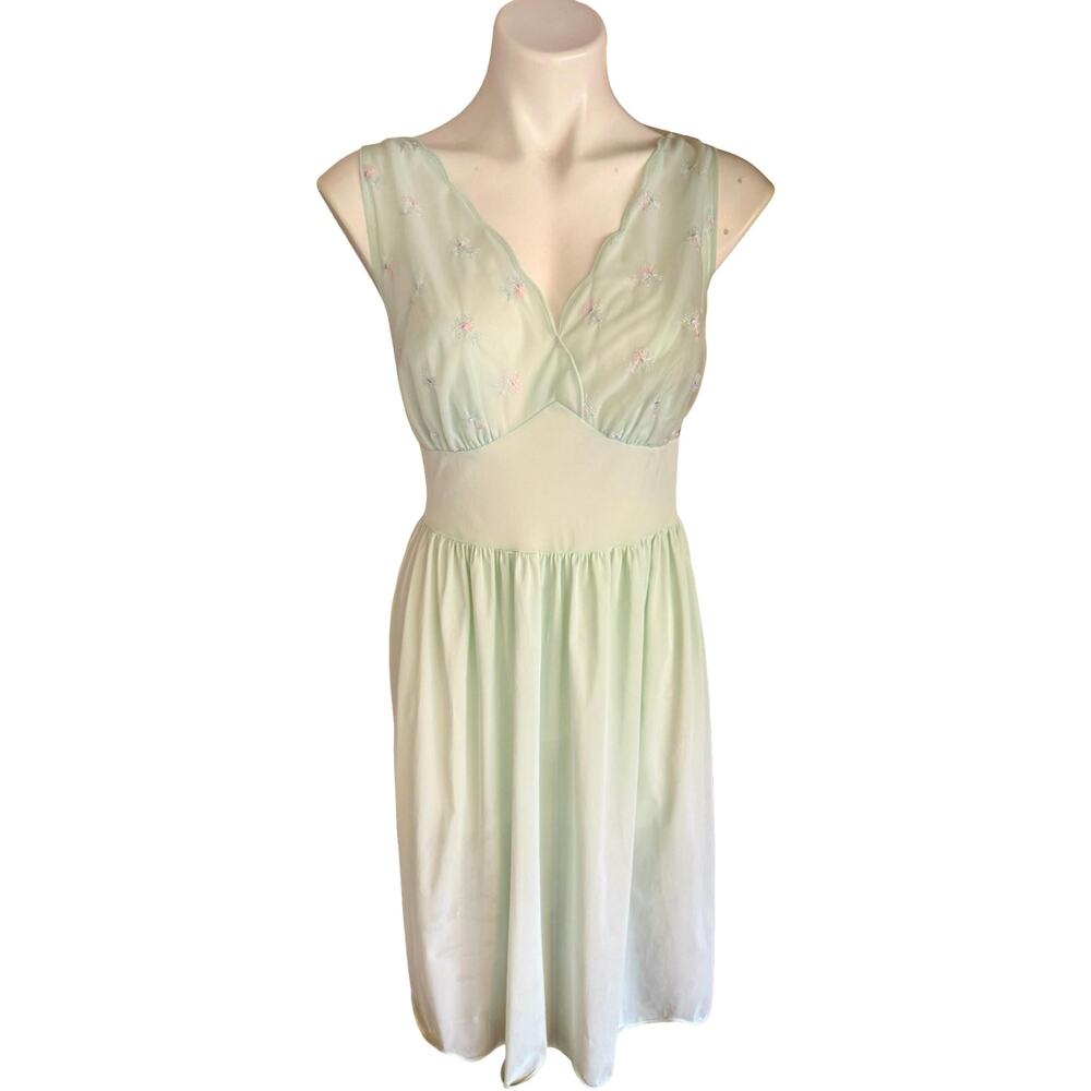 Vintage Vanity Fair Nightgown 1970s Mint Green Embroidered Floral Nylon Size 38 - Picture 3 of 8